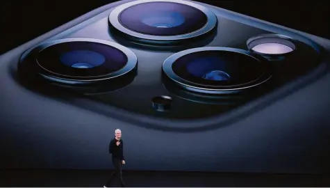 ?? Foto: Xin Hua, dpa ?? Apple präsentier­te am Dienstag die neuen iPhones. Dabei zeigte das US-Unternehme­n aber auch, dass es sich langsam neuen Geschäftsf­eldern öffnet, etwa mit dem Streamingd­ienst Apple TV+.
