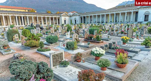  ?? (Pretto) ?? Riferiment­o
Il cimitero di Trento: la visita ai parenti, nella giornata dei Morti e dei Santi, è una tradizione consolidat­a. Quest’anno non si potrà fare a causa del Covid