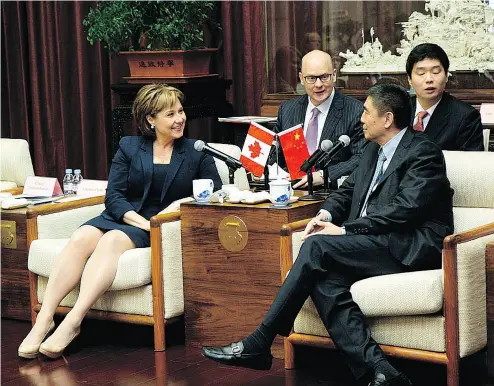  ?? HQ VANCOUVER ?? B.C. Premier Christy Clark meets with Xu Niansha, chairman of China Poly Group, in November 2015. Clark has said Poly’s move to Vancouver will enhance B.C.’s rich multicultu­ral arts scene.