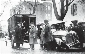  ?? Associated Press ?? A PATROL wagon with confiscate­d moonshine in Washington in 1922. During Prohibitio­n, federal law enforcemen­t powers grew, organized crime f lourished, and blacks and immigrants became politicall­y active.