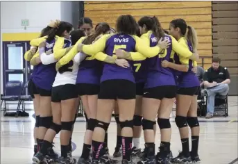  ??  ?? The Southwest High volleyball team comes together before the start of its second round CIF-SDS Div. IV playoff game in El Centro on Thursday night. KARINA LOPEZ PHOTO