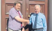  ??  ?? Philip Allman, vice-chairman of the UK Hereford Cattle Society, left, congratula­tes David Deakin on his appointmen­t.