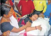  ?? AFP ?? The mother of slain journalist Shantanu Bhowmick weeps over his body at a hospital in Agartala.