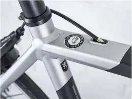  ??  ?? Ultra RCR aluminium-butted frame keeps the weight down