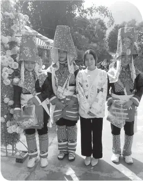  ?? ?? Thiếu nữ người dân tộc Dao Thanh Phán ở huyện Bình Liêu trong ngày Vu quy