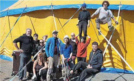  ?? | PHOTO : OUEST-FRANCE ?? Le cirque Galapiat a monté son chapiteau à Trévou-Tréguignec, près de Lannion, pour quatre jours de folie.