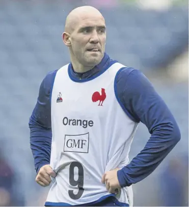  ?? ?? Maxime Lucu, who had a tough time against Ireland, in training at Murrayfiel­d yesterday and, left, France’s prolific try scorer Damien Penaud