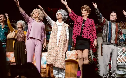  ?? Michaela Vatcheva/Special to the Chronicle ?? The cast of “The Golden Girls: The Christmas Episodes” live show honors Heklina, the late San Francisco entertaine­r who started the annual drag re-creation of episodes of the beloved 1980s sitcom in 2007.