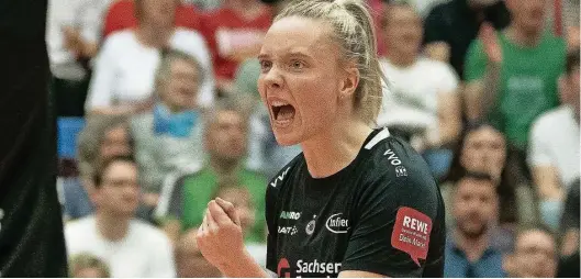  ?? Foto: kairospres­s ?? Enorm wichtig und emotional auf dem Feld: DSC-Spielführe­rin Jennifer Janiska. Das Halbfinal-Aus vom Samstag war ihr letztes Spiel für den DSC.