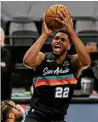  ?? Kin Man Hui / Staff photograph­er ?? The Spurs considered dealing Rudy Gay (22) to the Heat, but their asking price for the veteran forward was too much.