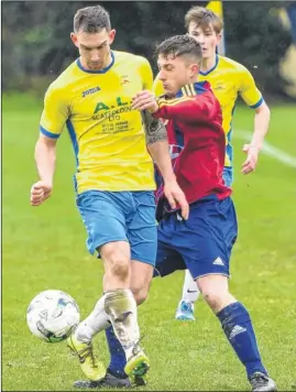  ?? Pictures: Alan Langley FM4697270 above, FM4697294 below ?? Rising Sun (yellow) do battle with Quested in the Kent Premier Sunday Cup semi-final