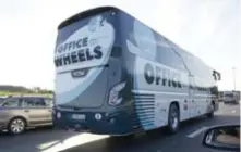  ?? FOTO IDH ?? Colruyt heeft een bus om personeel naar het werk te brengen, maar wil die ook overdag inzetten.