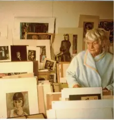  ?? Foto: Privat ?? Anta Rupflin hochbetagt in ihrem Münchner Atelier, das 1984 geräumt wurde. Drei Jahre später starb sie in Augsburg.