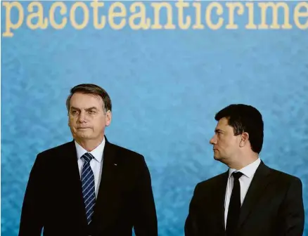  ?? Pedro Ladeira - 3.out.19/Folhapress ?? O presidente Jair Bolsonaro ao lado do ministro Sergio Moro (Justiça), em evento em Brasília