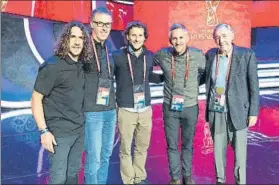  ?? FOTO: TWITTER ?? Carles Puyol posa junto a Blanc, Forlán, Lineker y Banks tras el ensayo