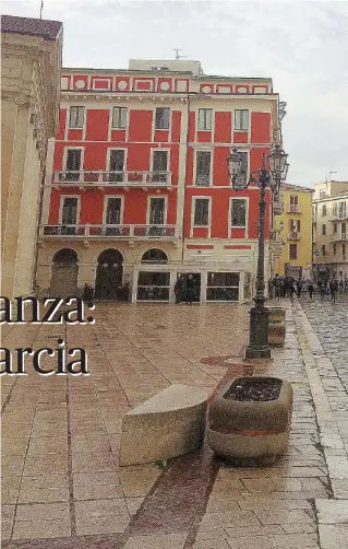  ??  ?? Il salotto buono
Qui sopra, piazza Guglielmo Pepe, luogo di ritrovo della gente di Campobasso