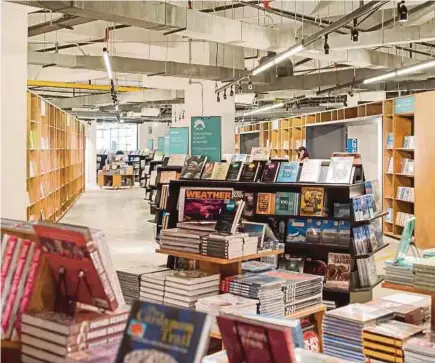  ??  ?? Bookstores like this are becoming harder to find. Internet book orders from the comfort of your own home are so much more convenient, faster, and as some might argue, often cheaper.