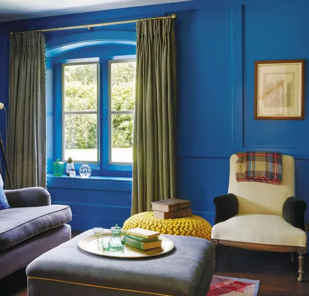  ??  ?? ABOVE In the snug, the walls are painted in ‘Reading Room’ Claypaint by Earthborn with ‘Celestial Blue’ by Little Greene on the ceiling. Cushions and curtains by Designers Guild add to the rich palette. The early 20th- century green glassware came from...