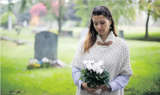  ?? CHRISTINNE MUSCHI ?? Annick Robinson visits the grave of her son Jacob, who was born prematurel­y at 20 weeks. She was given barely 30 minutes with her son after his death in 2010.