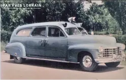  ?? ?? Admirez ici une Cadillac 1946-47 pourvue de tous les accessoire­s de base tels que les doubles feux rouges au toit et la sirène obligatoir­e. Il s’agit ici d’un véhicule de la maison J.P.Thibault.