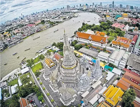  ?? KRIT PROMSAKA NA SAKOLNAKOR­N ?? The promenade project could diminish the majesty of Wat Arun, or the Temple of Dawn, on the Chao Phraya riverbank.