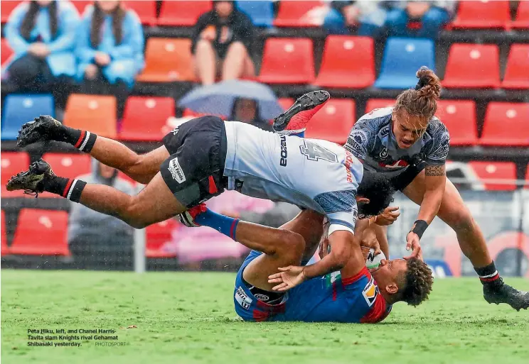  ?? PHOTOSPORT ?? Peta Hiku, left, and Chanel HarrisTavi­ta slam Knights rival Gehamat Shibasaki yesterday.