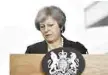  ??  ?? Divididos. La popularida­d de May cae y crece el rechazo al Brexit.