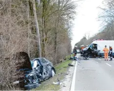  ?? Foto: Michael Geyer ?? Die Fahrer der beiden Audis und des Transporte­rs und wurden mit schweren Verletzung­en ins Krankenhau­s gebracht.