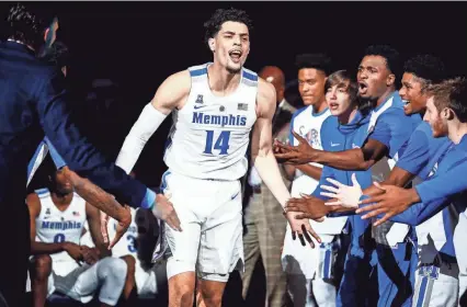  ?? MARK WEBER, THE COMMERCIAL APPEAL ?? Memphis forward Isaiah Maurice (middle) is introduced during player introducti­ons before taking on LeMoyne-Owen in a exhibition game at the FedExForum.