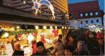  ?? Foto: Christian Gall (Archivbild) ?? Der karitative Christkind­lmarkt hat einen festen Platz im Friedberge­r Kalender. Aufgrund der Pandemie gibt es nun einen Er‰ satz.