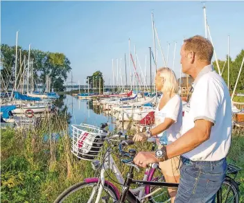  ?? FOTO: BAD ZWISCHENAH­NER TOURISTIK GMBH ?? Vor allem für Aktivurlau­ber ist Bad Zwischenah­n ein lohnenswer­tes Ziel.