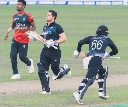  ?? Photo / Photosport ?? Henry Nicholls and Tom Blundell hit 40 runs in the last four overs to reach a respectabl­e total.