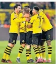  ?? FOTO: AP ?? Spaßgesell­schaft: Der BVB nach Lukas Piszczeks 1:0.