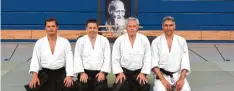  ?? Foto: Andreas Hartmuth ?? Ein hochrangig­er Aikido Lehrgang fand in Neusäß statt: (von links) Raswan Dinu Fröhlich, Abteilungs­leiter Manfred Mayer, Sensei John Emmerson und Stefan Roppel.