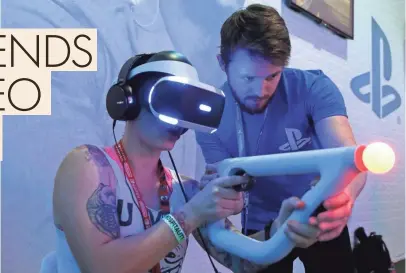  ?? MIKE NELSON, EUROPEAN PRESSPHOTO AGENCY ?? An attendee plays the PlayStatio­n virtual reality game Bravo Team at E3 in Los Angeles on Tuesday.