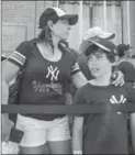  ?? RICHARD TSONG-TAATARII, MINNEAPOLI­S STAR TRIBUNE ?? New York Yankees autograph seekers, including Cayden Hatano, wait for their heroes to put pen to paper.