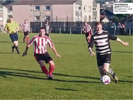  ??  ?? Searching for goal Mark Duffy in first half action- credit Peter Ferguson