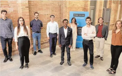  ?? // ABC ?? Los diez premiados por la Fundación en 2020 y 2021, reunidos ayer en Barcelona