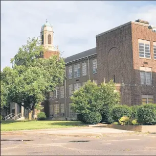  ?? JOE PUCHEK/POST-TRIBUNE 2019 ?? The Gary Community School Corp. is accepting proposals for the revitaliza­tion of Gary Roosevelt High School.