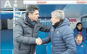  ?? FOTO: EFE ?? Pellegrino saluda a Setién antes de las críticas del cántabro al juego del Leganés