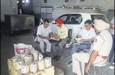  ?? HT PHOTO ?? A team of health department collecting milk samples from Bhawanigar­h in Sangrur on Tuesday.