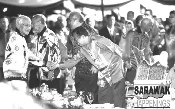  ??  ?? Abang Johari welcomes Taib (left) upon his arrival at Square Tower, Kuching Waterfront for the launching of Darul Hana Musical Fountain on Sunday night.