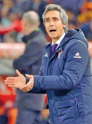  ??  ?? Sousa con le sue mosse non è riuscito a frenare una Roma travolgent­e che non ha dato scampo alla Fiorentina