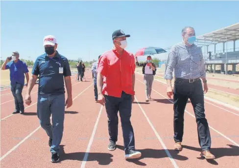  ?? FOTO: LUIS GERARDO MAGAÑA ?? > El gobernador supervisó ayer las obras en el CARD.