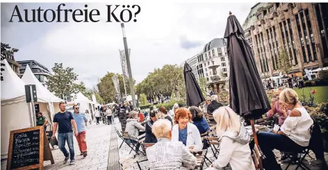  ?? RP-FOTO: ANDREAS ENDERMANN ?? Kö und Corneliusp­latz beim Gourmet-Festival in diesem Sommer. Jetzt wird über ein Fußgängerz­one auf der Prachtmeil­e diskutiert.