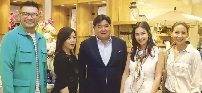  ??  ?? SSI president Anton Huang with Robby Carmona, Cecile Zamora-Van Straten, Mikaela LagdameoMa­rtinez and Christine Jacob-Sandejas, who created settings using the summer collection­s of Pottery Barn, West Elm and Pottery Barn Kids. Now available at Pottery...