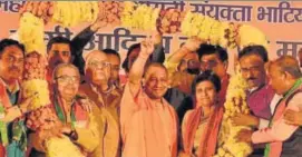  ?? DEEPAK GUPTA/HT PHOTO ?? ▪ Chief minister Yogi Adityanath campaignin­g for BJP mayoral candidate Sanyukta Bhatia in Lucknow on Sunday.