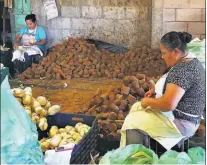  ??  ?? Producción. Los productore­s podrán dar a conocer sus productos en el festival, el cual se va a desarrolla­r el próximo domingo en Verapaz.