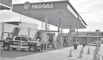  ?? ANTONIO MELÉNDEZ. ?? Continúan cerradas al público las dos gasolinera­s ProGas intervenid­as el 19 de marzo por autoridade­s federales. /