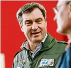  ?? ?? Bayerns Ministerpr­äsident Markus Söder lobte den Neuburger Verband, die Truppe sei hervorrage­nd ausgebilde­t, sagte er.